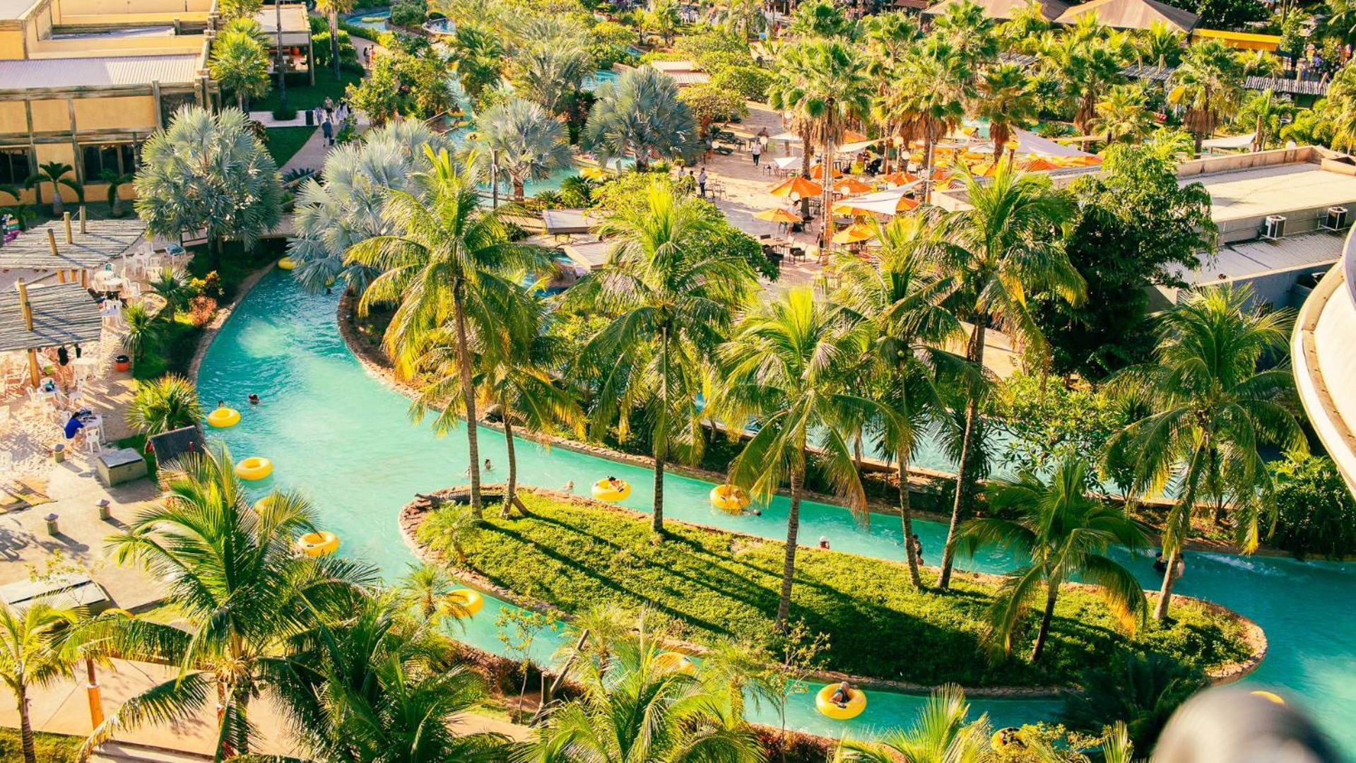 Hot Beach Resort Olímpia Esterno foto The artificial river at the Atlantis Paradise Island