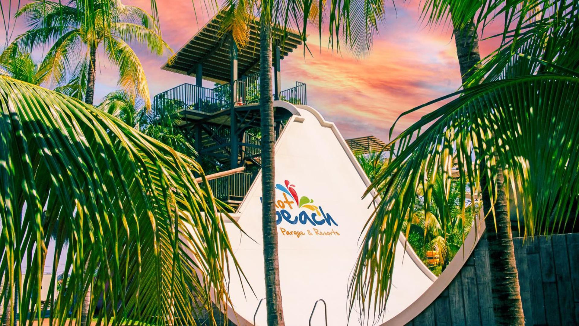 Hot Beach Resort Olímpia Esterno foto Splash Island
