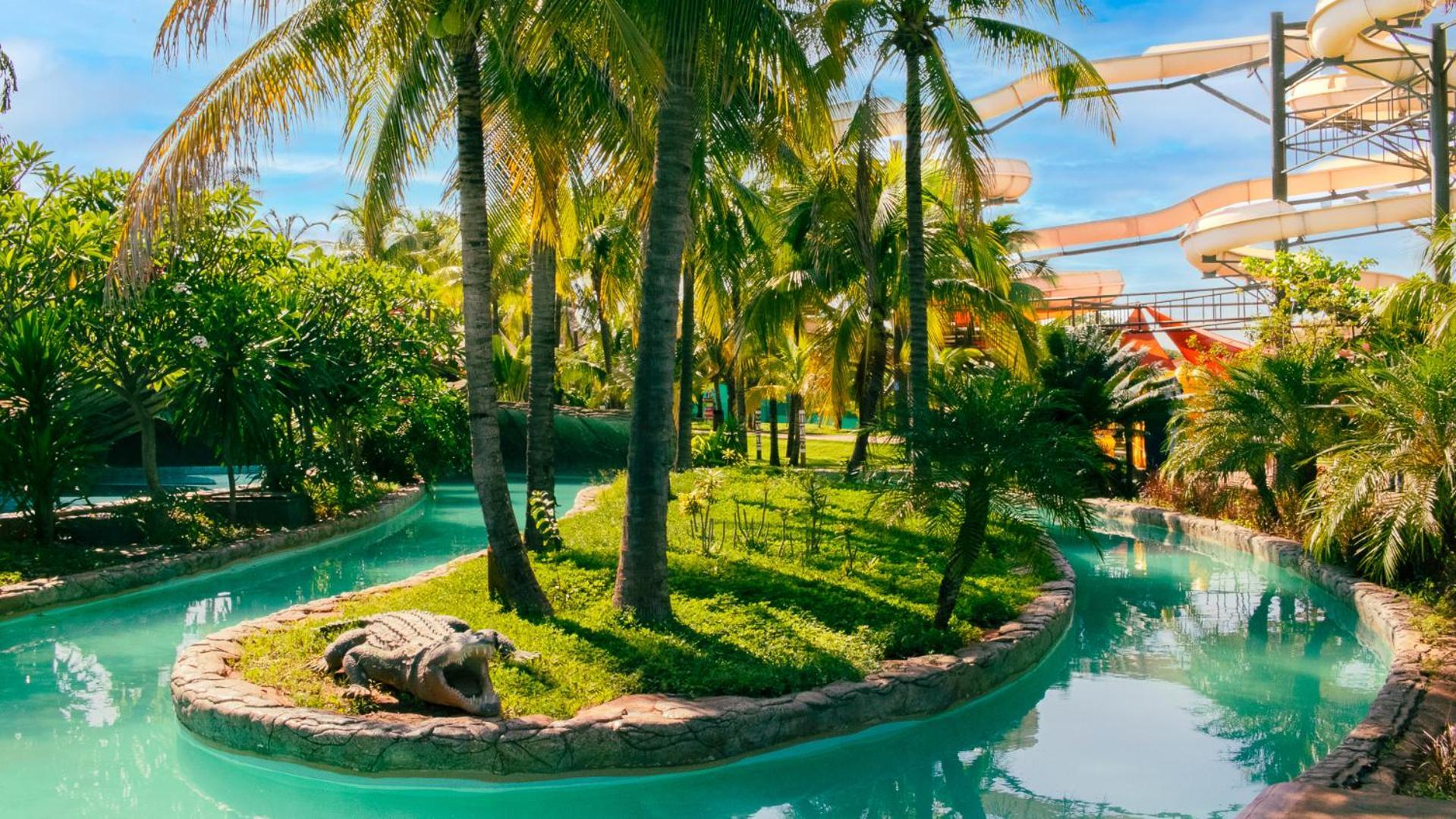 Hot Beach Resort Olímpia Esterno foto The artificial river