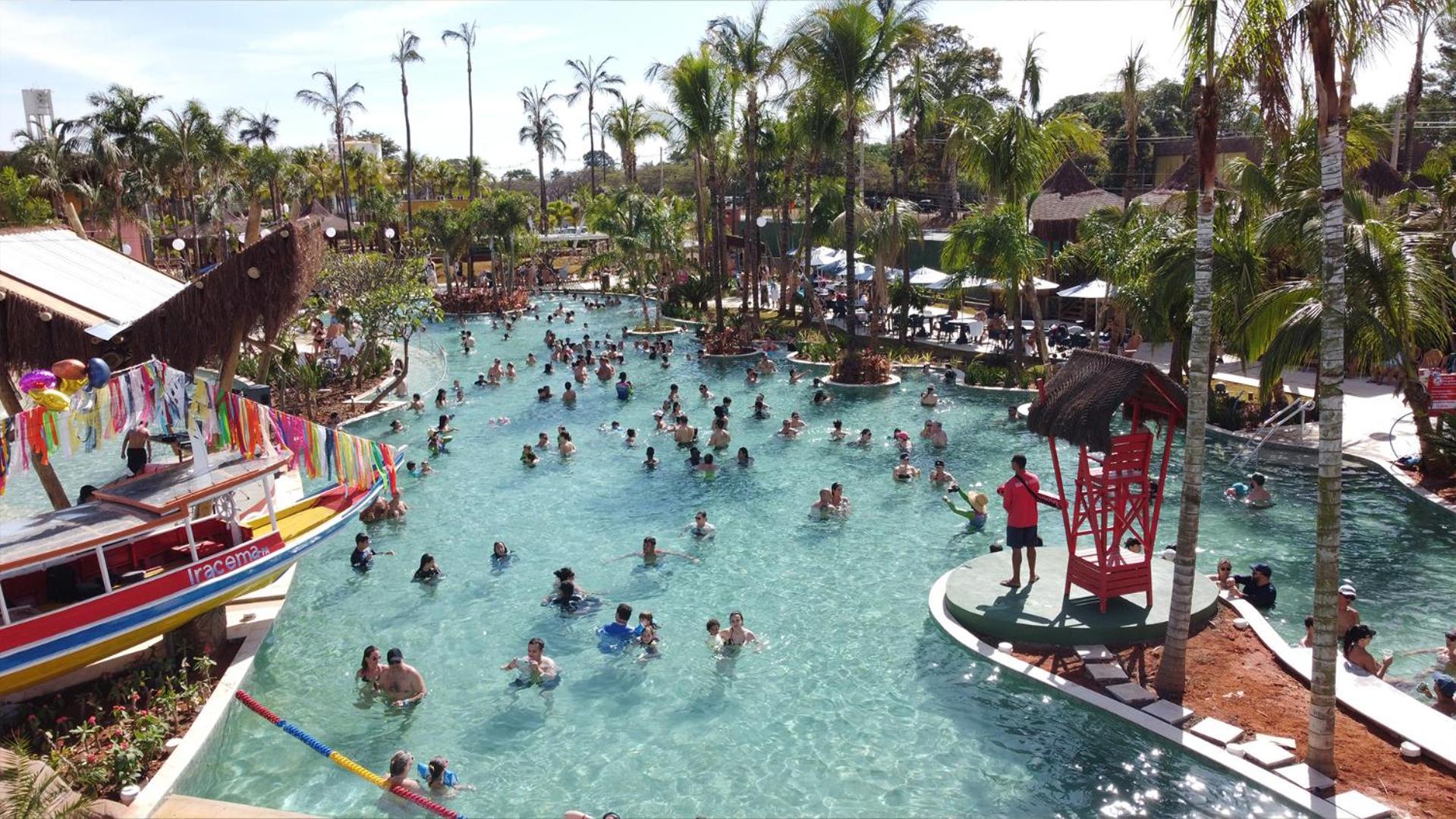 Hot Beach Resort Olímpia Esterno foto Splash Island
