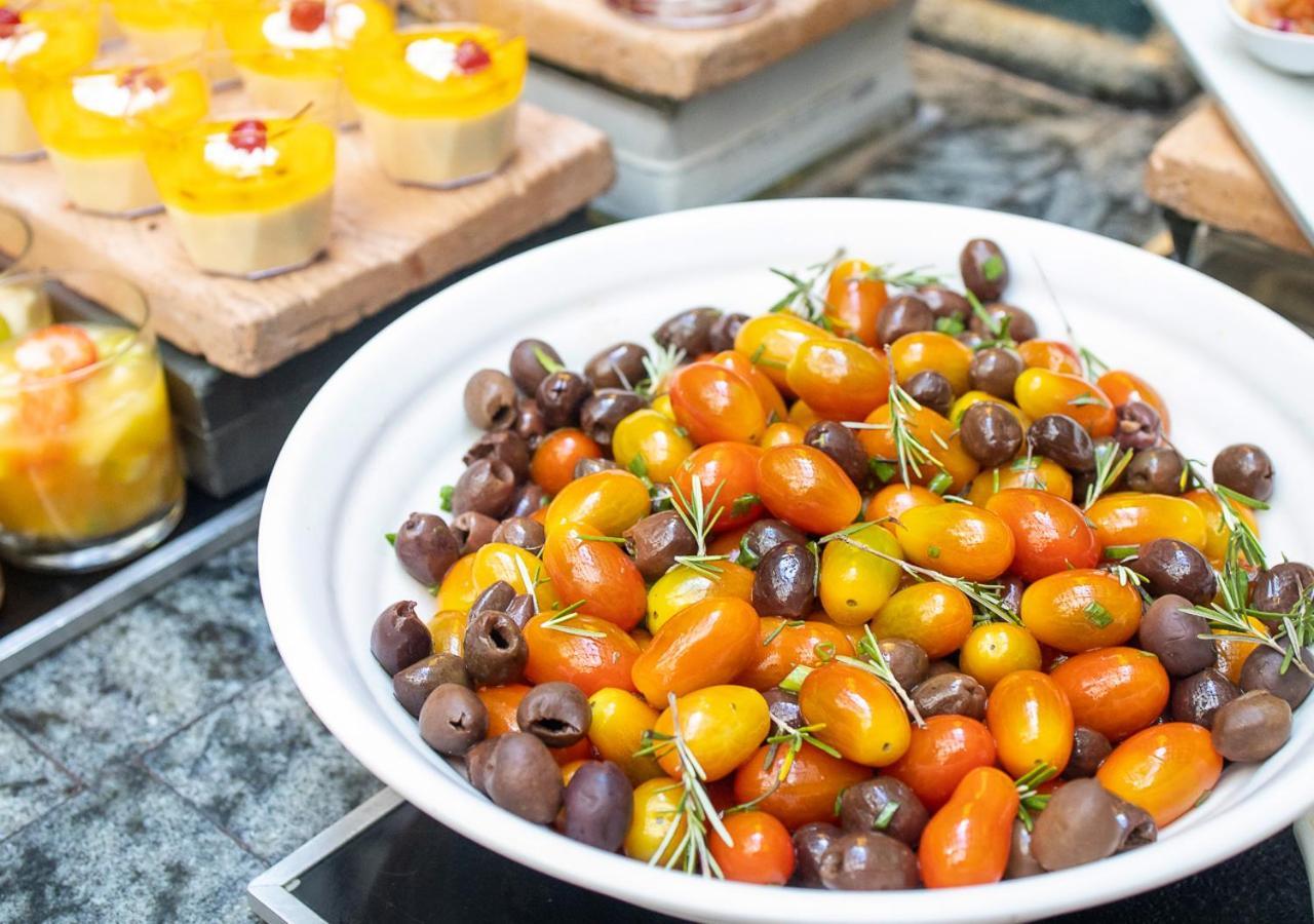 Hot Beach Resort Olímpia Esterno foto Cherry tomatoes and olives